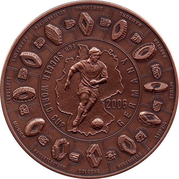 Liberia 5 Dollars 2006 - XVIII. Fußball-WM 2006 in Deutschland "Spieler vor Landkarte" - Bronze verkupfert